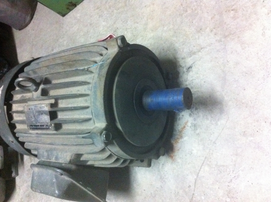 มอเตอร์ TECO ขนาด10 แรงม้า 3 เฟส 380 V. โครงสร้างเป็นเหล็กหล่อขึ้นรูปแข็งแรงพร้อมครีบระบายความร้อนสภาพดีพร้อมใข้งาน