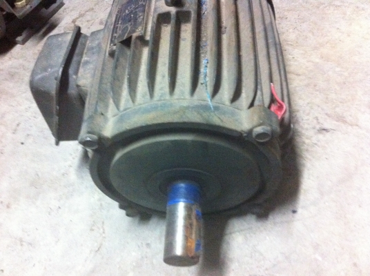 มอเตอร์ TECO ขนาด10 แรงม้า 3 เฟส 380 V. โครงสร้างเป็นเหล็กหล่อขึ้นรูปแข็งแรงพร้อมครีบระบายความร้อนสภาพดีพร้อมใข้งาน