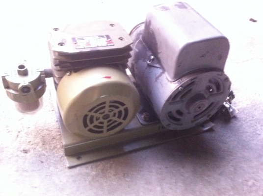 ปั๊มสูญญากาศ ORION รุ่น DRY PUMP  พร้อมมอเตอร์ 400 W.จะต่อแบบ 100sหรือ 200 V ได้