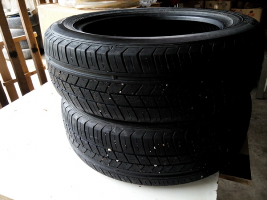 ยาง Dunlop 175 60 R15 ปี 11  สองเส้น 600 บาท