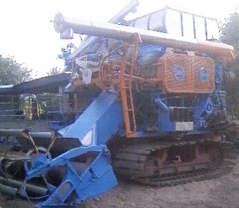 ขายด่วน รถเกี่ยวข้าวสุรชัยการช่าง รถสวยสภาพดีพร้อมใช้งานได้เลยครับ เครื่องยนต์ 285 HP EP100 เทอร์โบ อุ้มซ้ายปรับระดับ 2.5 ตัน ปั๊มไดกิ้นเบอร์ 22 มอเตอร์ปั่นหน้าของ PC 200 ช่วงล่างใหญ่ตัวเดินแบ็คโฮร PC 200 แน่นดีสุดๆพร้อมใช้งานได้เลย ราคาต่อรองได้ครับ