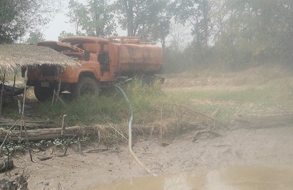 **170,000 บ.ต่อรอง///6ล้อบรรทุกน้ำNISSAN-145** ขาย NISSAN-145 6ล้อบรรทุกน้ำ NISSAN หัวยาว วางเครื่อง/เกียร์ ISUZU 6BB1-145HP เครื่องดี แรงดี อึด ทน เกียร์ดี เข้าง่ายไม่หลุด ช่วงล่างใหญ่ เฟืองท้ายFUSO คัสซีดี เดิม ไม่ผุ มีบวมบ้างนิดๆหน่อยๆ หัวเก๋งดี คอนโซล