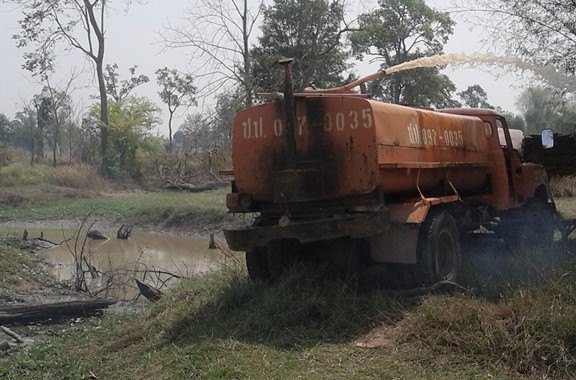 **170,000 บ.ต่อรอง///6ล้อบรรทุกน้ำNISSAN-145** ขาย NISSAN-145 6ล้อบรรทุกน้ำ NISSAN หัวยาว วางเครื่อง/เกียร์ ISUZU 6BB1-145HP เครื่องดี แรงดี อึด ทน เกียร์ดี เข้าง่ายไม่หลุด ช่วงล่างใหญ่ เฟืองท้ายFUSO คัสซีดี เดิม ไม่ผุ มีบวมบ้างนิดๆหน่อยๆ หัวเก๋งดี คอนโซล