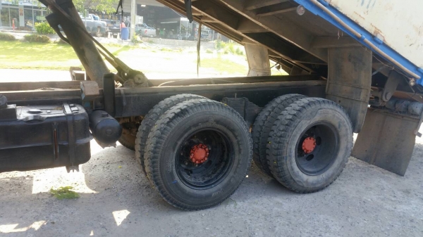 รถ lsuzu สิบล้อหัวยาว เครื่องHo7C เกียHo เพาเวอร์ ช่วงล่างKTใหญ่ เพลาเดียวคัซซีสวยมากภาษีไม่ขาด