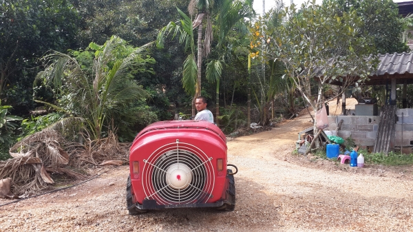 ขายด่วน รถพ่นยา แบบนั่งขับ ขนาด 500 ลิตร