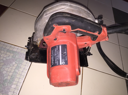 ขายเลื่อยวงเดือนผ่าไม้ขนาดใบ7"ยี่ห้อMaktecรุ่นMT583(1050W)สภาพสวยมาก
