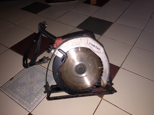 ขายเลื่อยวงเดือนผ่าไม้ขนาดใบ7"ยี่ห้อMaktecรุ่นMT583(1050W)สภาพสวยมาก