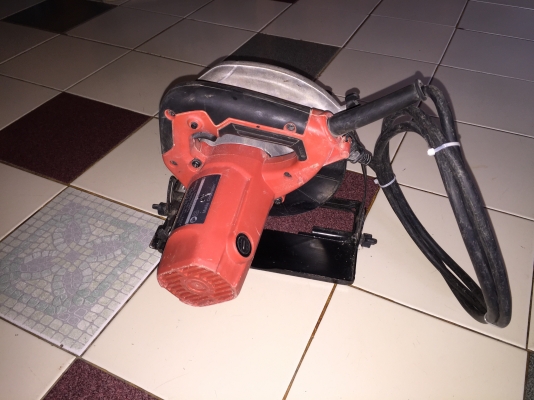 ขายเลื่อยวงเดือนผ่าไม้ขนาดใบ7"ยี่ห้อMaktecรุ่นMT583(1050W)สภาพสวยมาก