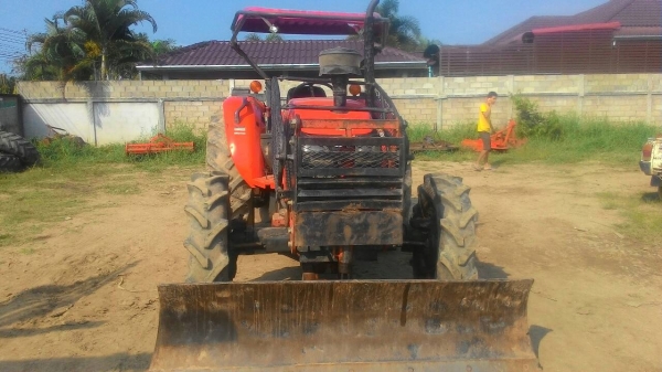 ขายรถไถ KUBOTA M 7040 สภาพดีเดิมๆพร้อมใช้งาน อุปกรณ์ครบ 3 ชิ้นมีพร้อมดันหน้า ผานพรวนและ โรตารี่