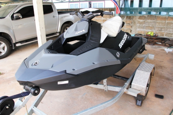 ขาย seadoo spark ป้ายแดงศูนย์กิโลศูนย์ชั่วโมง