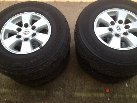 ขายล้อแม็ก vigo ขอบ 15 พร้อมยาง 255 70 15 ยางปี 09