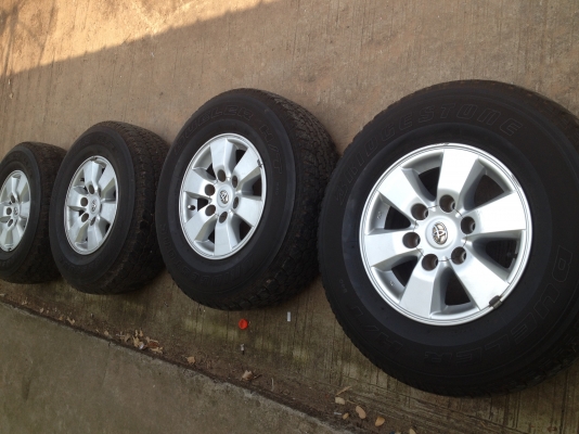 ขายล้อแม็ก vigo ขอบ 15 พร้อมยาง 255 70 15 ยางปี 09