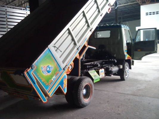 ขาย 6 ล้อดั้ม HINO  เครื่อง HO7D  195 แรง