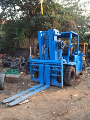 ขายรถยกโฟร์คลิฟท์10 ตัน เสาเข้าตู้ 4.5 เมตร
