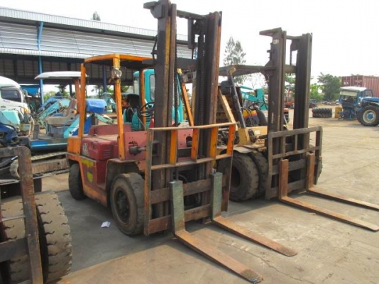 รถยกดีเซล ขนาด 4 ตัน ยางตัน เครื่อง-Nissan-TD42, 6 สูบ