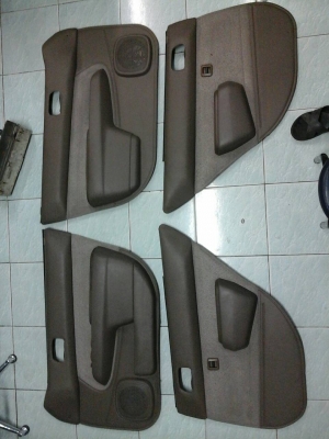 แผงประตูสีน้ำตาล ใส่โตโยต้าAE110 111 112ไฮทอร์ก 4อัน1000บาท เอาสวิทช์กระจกไฟฟ้าด้วย อีก1000บาท อยู่ดอนเมืองTEL0890671028 ID Line arnat1028