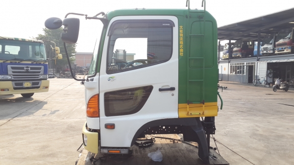 หัวเก๋ง 10 ล้อ HINO MEGA หัวแค็ป สภาพหัวสวย ภายในไม่โทรม