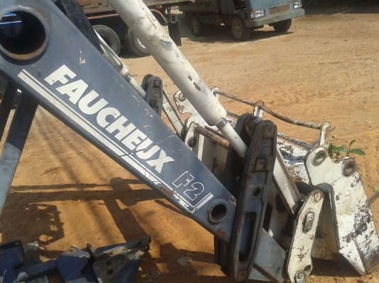 ขายแล้วขอบคุณโก้มิตร-เจ๊ตามากครับ ชุดตักหน้ารถไถฟอร์ด FAUCHEUX F2 ตรงรุ่น40NH แต่เอาไปใส่คูโบต้าM6040ครับ