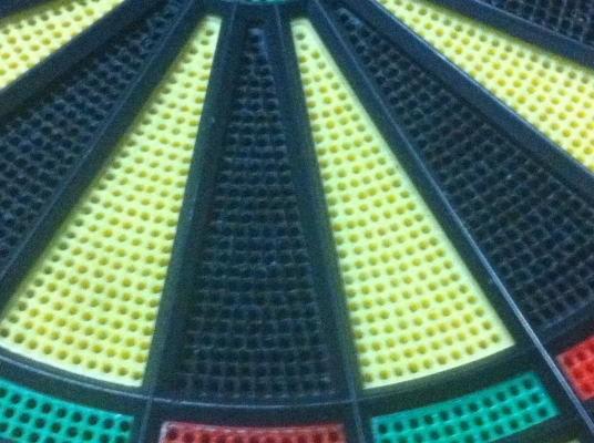 กระดานปาเป้าอิเลคทรอนิกส์ มีตัวเลขบอกคะแนนที่ได้ และเสียงใข้พลังงานจากถ่านหรือเสียบหม้อแปลงได้