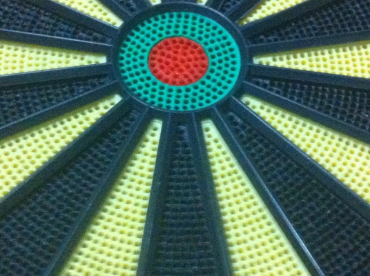 กระดานปาเป้าอิเลคทรอนิกส์ มีตัวเลขบอกคะแนนที่ได้ และเสียงใข้พลังงานจากถ่านหรือเสียบหม้อแปลงได้