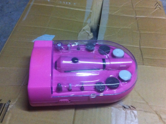 ขุดเครื่องมือแต่งเล็บไร้สายพร้อมหัวเปลี่ยนแบบต่างๆ ใข้ถ่านก้อนเล็กแค่สองก้อน