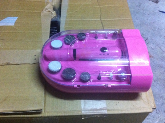 ขุดเครื่องมือแต่งเล็บไร้สายพร้อมหัวเปลี่ยนแบบต่างๆ ใข้ถ่านก้อนเล็กแค่สองก้อน