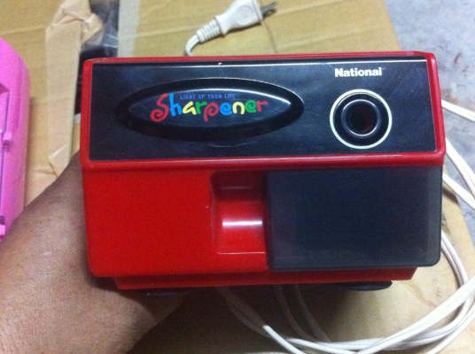 กบเหลาดินสอไฟฟ้า National สีแดงแค่เสียบดินสอเครื่องจะเหลาดินสอเอง