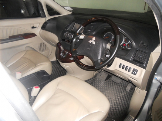 ขายรถมิตซู space wagonปี 2010  วิ่งน้อย เช็คศูนย์ตลอด ราคา 600,000 ต่อรองได้