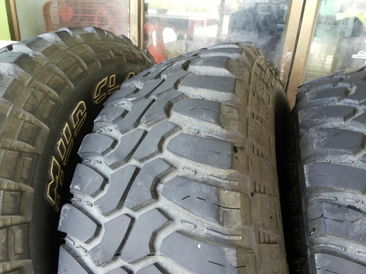 ล้อพร้อมยาง deestone mud clawer 265/75 ขอบ 16 ปี 2012