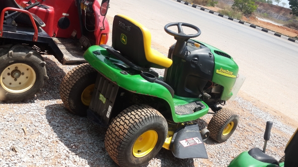 ขายรถตัดหญ้าแบบนั่งขับJohn deere  L111 (20แรง)