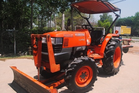 ขายรถไถ Kubota L 3408 (4WD) พร้อมมีดดันหน้า และผานพรวน สีเดิม รถพร้อมใช้งานครับ