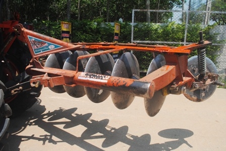 ขายรถไถ Kubota L 3408 (4WD) พร้อมมีดดันหน้า และผานพรวน สีเดิม รถพร้อมใช้งานครับ