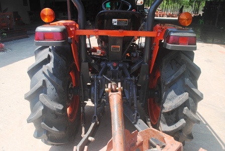 ขายรถไถ Kubota L 3408 (4WD) พร้อมมีดดันหน้า และผานพรวน สีเดิม รถพร้อมใช้งานครับ