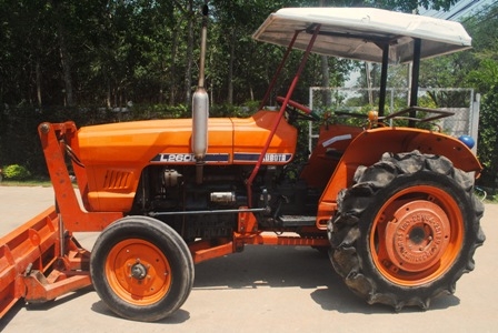 ขายรถไถ Kubota L 2600 พร้อมมีดดันหน้า รถพร้อมใช้งานครับ ขายรถไถ Kubota L 2600 พร้อมมีดดันหน้า รถพร้อมใช้งานครับ