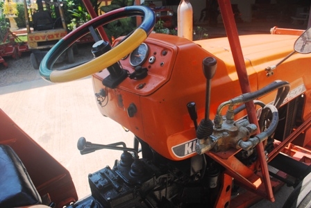 ขายรถไถ Kubota L 2600 พร้อมมีดดันหน้า รถพร้อมใช้งานครับ