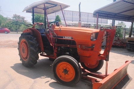 ขายรถไถ Kubota L 2600 พร้อมมีดดันหน้า รถพร้อมใช้งานครับ