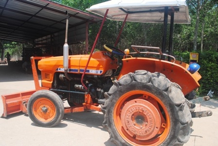 ขายรถไถ Kubota L 2600 พร้อมมีดดันหน้า รถพร้อมใช้งานครับ