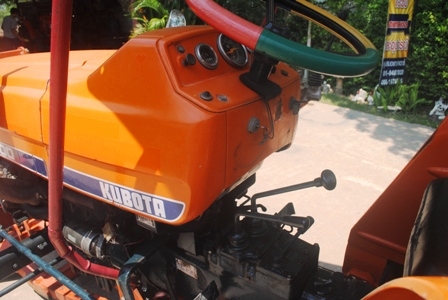 ขายรถไถ Kubota L 2600 พร้อมมีดดันหน้า รถพร้อมใช้งานครับ ขายรถไถ Kubota L 2600 พร้อมมีดดันหน้า รถพร้อมใช้งานครับ