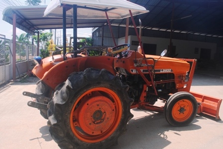 ขายรถไถ Kubota L 2600 พร้อมมีดดันหน้า รถพร้อมใช้งานครับ
