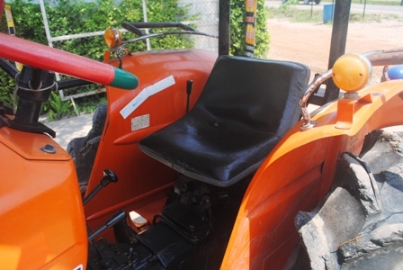ขายรถไถ Kubota L 2600 พร้อมมีดดันหน้า รถพร้อมใช้งานครับ ขายรถไถ Kubota L 2600 พร้อมมีดดันหน้า รถพร้อมใช้งานครับ