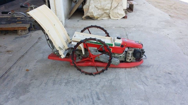 รถดำนา YANMAR รุ่น YP220 เก่าญี่ปุ่น  ดำนา 2 แถว  ขนาดกระทัดรัด สภาพสวย เครื่องยนต์ติดง่าย สภาพพร้อมใช้งาน ไม่เคยใช้งานในไทย