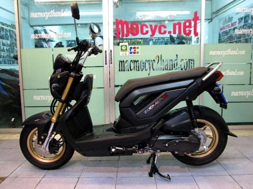 ZOOMER ตัวท็อป combibrake สีดำด้าน แมกซ์สีทอง มาพร้อมชุดแต่งพองาม เครื่องเดิมๆ รถเดือน ต.ค. ปี57 ไมล์พันโล 39900