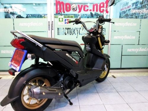 ZOOMER ตัวท็อป combibrake สีดำด้าน แมกซ์สีทอง มาพร้อมชุดแต่งพองาม เครื่องเดิมๆ รถเดือน ต.ค. ปี57 ไมล์พันโล 39900