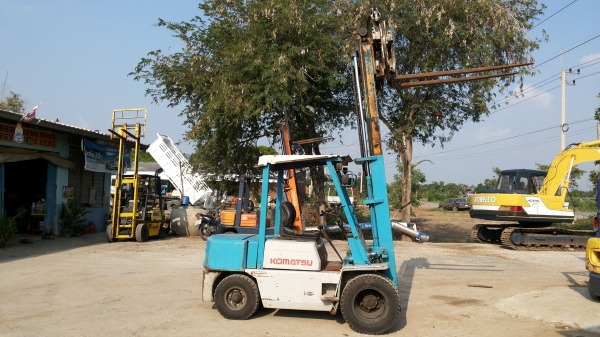 ขายรถยกKOMATSU FD30L11-8 ยก3ตันเสาสูง3เมตรงาหมุนได้รอบรถนอกนำเข้ายังไม่เคยใช้งานในเมืองไทยเลยขายถูกๆส่งฟรี ขายรถยกKOMATSU FD30L11-8 ยก3ตันเสาสูง3เมตรงาหมุนได้รอบรถนอกนำเข้ายังไม่เคยใช้งานในเมืองไทยเลยขายถูกๆส่งฟรี