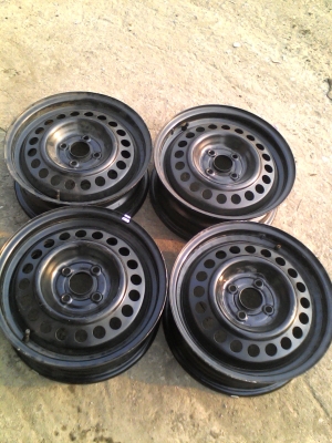 ขอบ 15   รถเก๋ง  กะทะล้อ 4 รู 100 MM.  ชุด 4 ใบ  TEL.081-427-3941