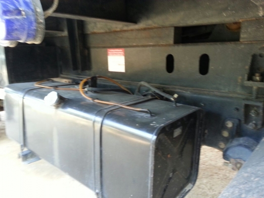 รถอีซูซุ 6 ล้อดั้ม FRR  210 แรงม้า. ปี 54  ( รถวิ่ง 6x,xxx กม. )     สนใจติดต่อ  081 - 6079515