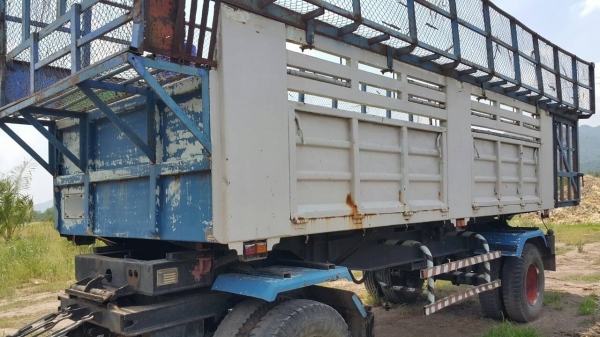 ขายรถพ่วง 18 ล้อ 2 เพลา กระบะเหล็ก อู่.สามมิตรล๊อนเฉียง ISUZU 270 ปี.46  รถใช้งาน ราคา.1650000 ต่อรอง