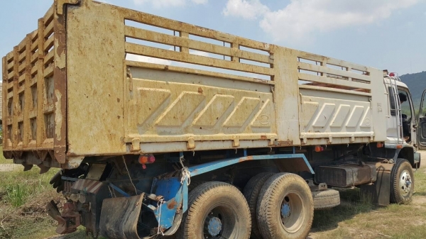 ขายรถพ่วง 18 ล้อ 2 เพลา กระบะเหล็ก อู่.สามมิตรล๊อนเฉียง ISUZU 270 ปี.46  รถใช้งาน ราคา.1650000 ต่อรอง