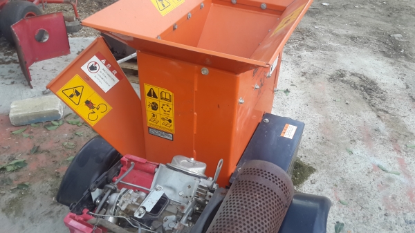 เครื่องย่อยกิ่งไม้ ใหญ่ๆๆๆ เครื่องย่อยกิ่งไม้ ใหญ่ๆๆๆ