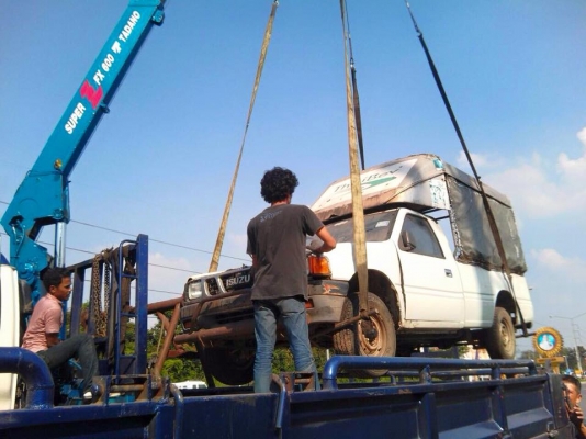 ขายคู่ครับ  อีชุชุ  TFR90ปี36  สีขาว    TFR87 ปี34 สีแดง  รถประมูลครับ  เอกสารต้องรอ30วัน  ราคา185000ต่อรองนิดหน่อย